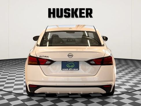 Used 2025 Nissan Altima 2.5 SV FWD image 4