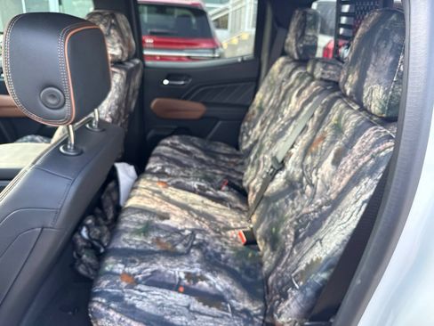 Used 2024 GMC Canyon AT4 AWD/4WD image 13