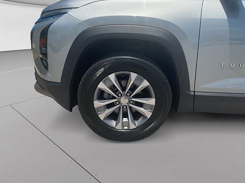 Used 2025 Chevrolet Equinox LT w/ Convenience Package II FWD image 9