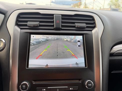 Used 2017 Ford Fusion SE FWD image 20