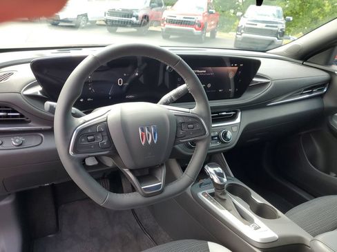 Used 2024 Buick Envista Preferred w/ Convenience I Package FWD image 8