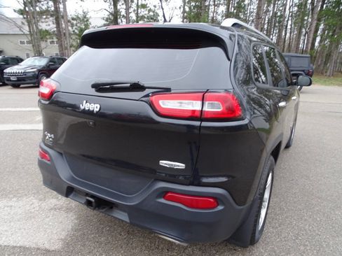 Used 2016 Jeep Cherokee Sport w/ Cold Weather Group AWD/4WD image 8