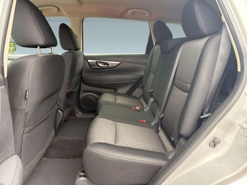 Used 2017 Nissan Rogue SV FWD image 14