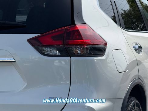 Used 2020 Nissan Rogue SV FWD image 6