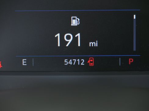 Used 2019 Cadillac XT4 Sport w/ Cold Weather Package FWD image 22