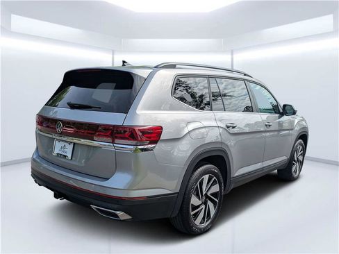 Used 2025 Volkswagen Atlas SE FWD image 3
