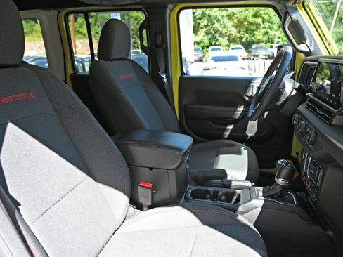 Used 2024 Jeep Wrangler Unlimited Rubicon AWD/4WD image 22