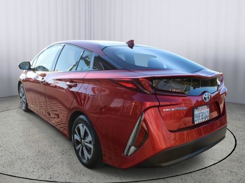Used 2018 Toyota Prius Prime Plus image 6