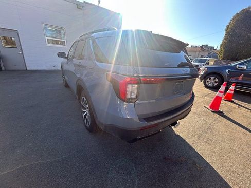 Used 2025 Ford Explorer ST-Line image 5