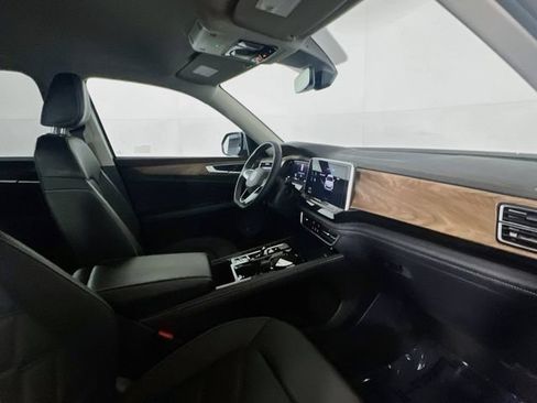 Used 2025 Volkswagen Atlas SE AWD/4WD image 24