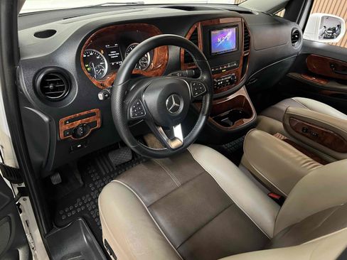 Used 2020 Mercedes-Benz Metris Passenger image 3