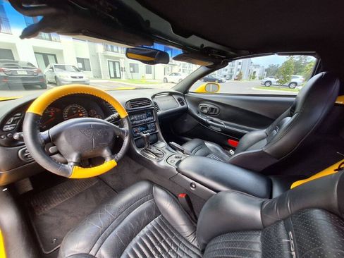 Used 2001 Chevrolet Corvette Convertible w/ Preferred Equipment Group2 RWD image 28