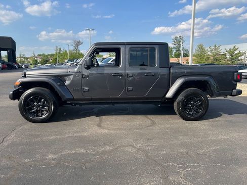 Used 2023 Jeep Gladiator Sport AWD/4WD image 4