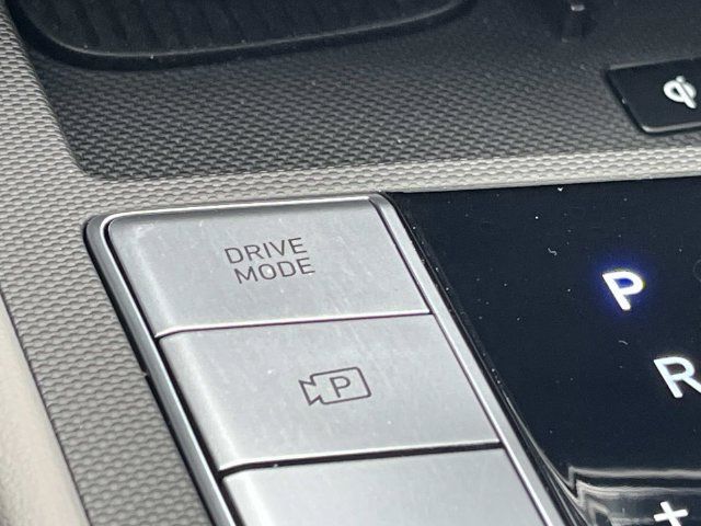Used 2025 Hyundai Elantra Sport FWD image 31