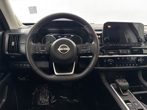 Used 2025 Nissan Pathfinder SL w/ SL Premium Package FWD image 31