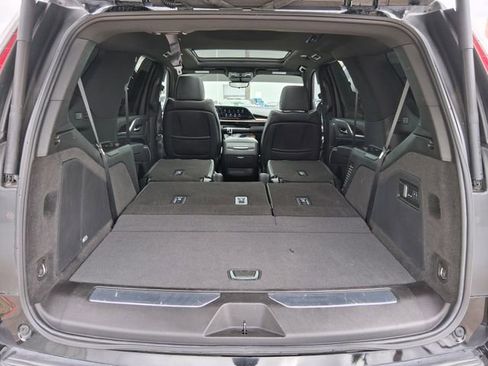 Used 2024 Cadillac Escalade Premium Luxury RWD image 6