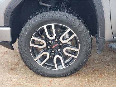 Used 2024 GMC Sierra 1500 AT4 w/ Technology Package image 10