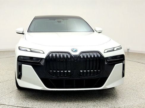 Used 2023 BMW i7 xDrive60 AWD/4WD image 2
