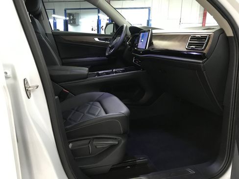 Used 2024 Volkswagen Atlas SE image 14