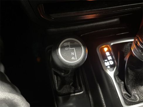 Used 2019 Jeep Wrangler Unlimited Sport S image 31