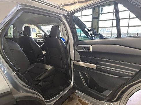 Used 2022 Ford Explorer XLT w/ Equipment Group 202A image 31