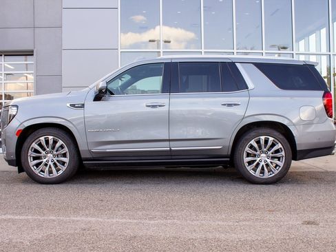 Used 2023 GMC Yukon Denali w/ Denali Reserve Package image 7