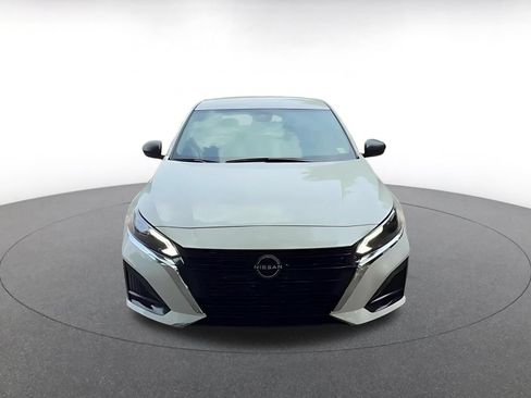 Used 2025 Nissan Altima 2.5 SV FWD image 3