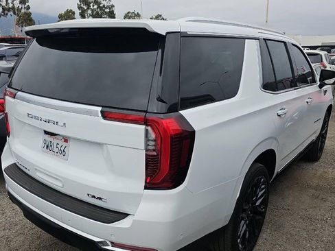 Used 2026 GMC Yukon Denali w/ Denali Reserve Package AWD/4WD image 4