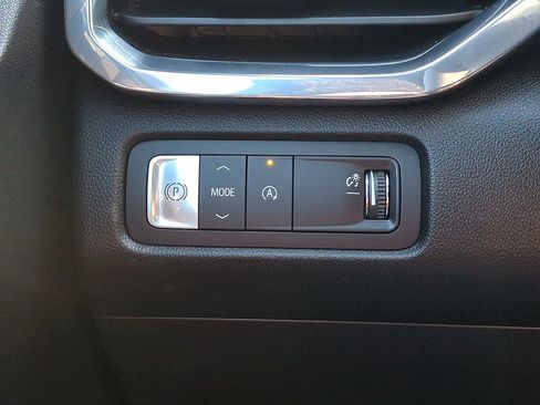 Used 2025 GMC Acadia Elevation image 22