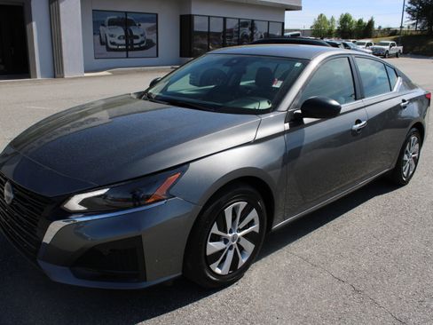 Used 2025 Nissan Altima 2.5 S image 2