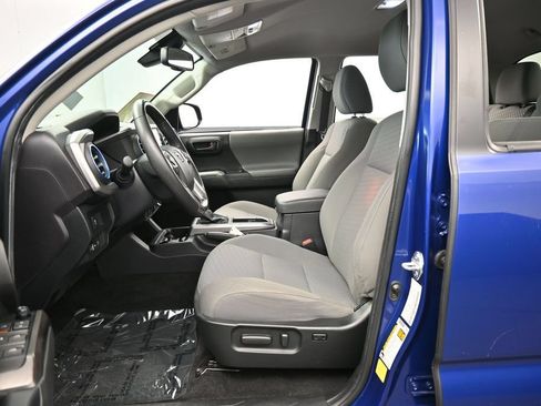 Used 2022 Toyota Tacoma SR5 RWD image 11