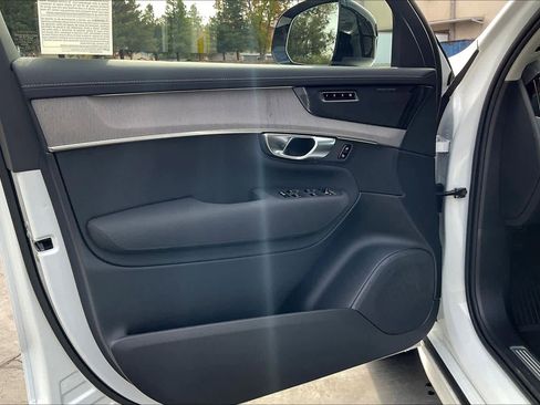 New 2026 Volvo XC90 B6 Ultra w/ Protection Package image 24
