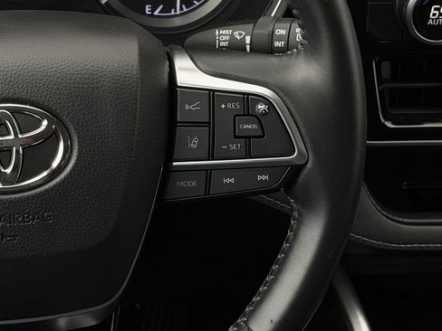 Used 2021 Toyota Highlander XLE AWD/4WD image 15