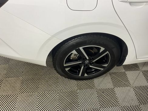Used 2024 Nissan Sentra SV FWD image 9