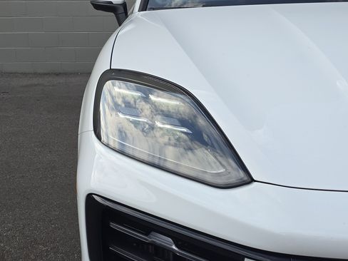 New 2026 Porsche Cayenne S image 11