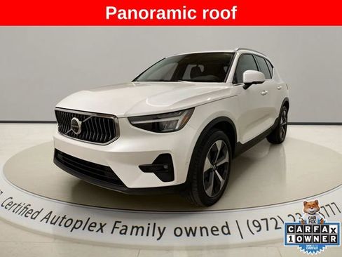 Used 2025 Volvo XC40 B5 Plus image 1