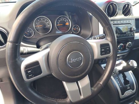 Used 2016 Jeep Compass Latitude FWD image 17