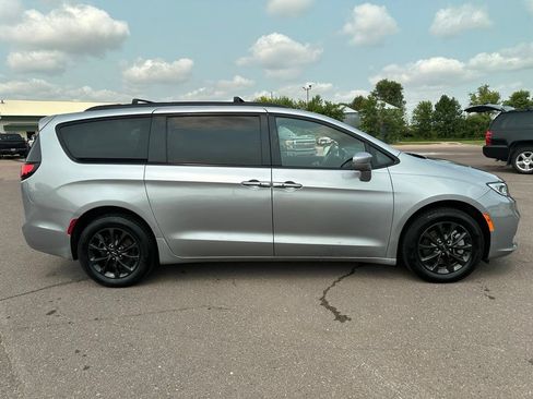 Used 2021 Chrysler Pacifica Limited w/ S Appearance Package AWD/4WD image 34