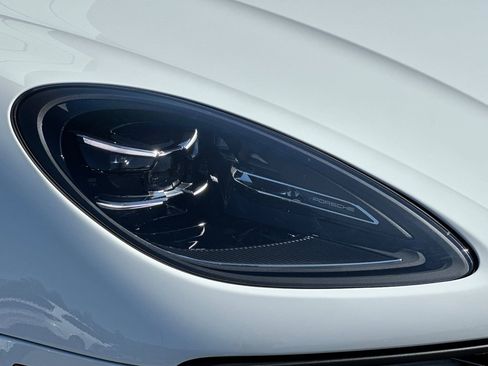 New 2026 Porsche Macan image 37