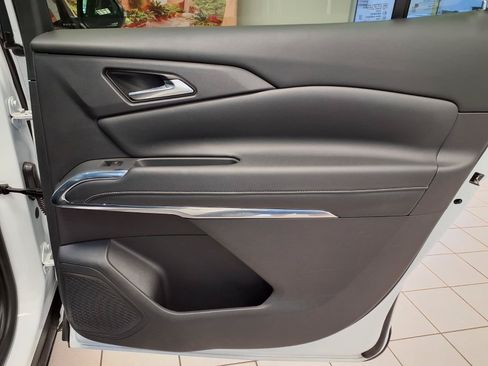 Used 2026 Chevrolet Traverse LT FWD image 12