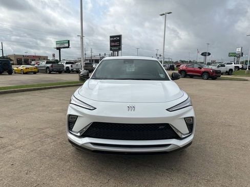 Used 2025 Buick Envista Sport Touring w/ Convenience I Package FWD image 2