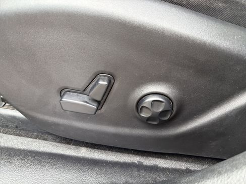 Used 2021 Jeep Cherokee Limited image 11