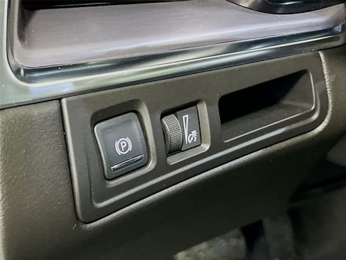 Used 2017 Cadillac XT5 Luxury image 10