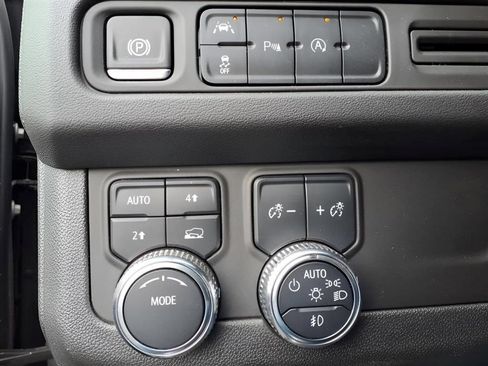 Used 2024 GMC Yukon SLT AWD/4WD image 18