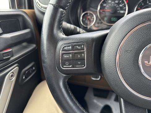 Used 2016 Jeep Wrangler Unlimited Rubicon w/ Connectivity Group image 18