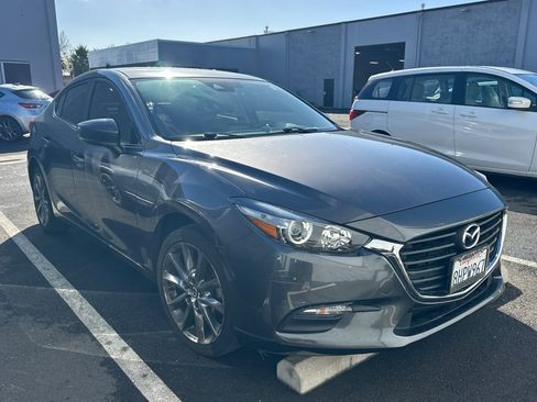 Used 2018 MAZDA MAZDA3 Touring image 2