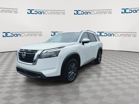 Used 2025 Nissan Pathfinder SV AWD/4WD image 4