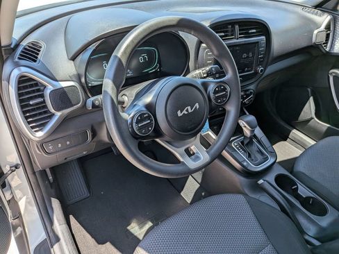 Used 2023 Kia Soul LX w/ Option Group 015 FWD image 10