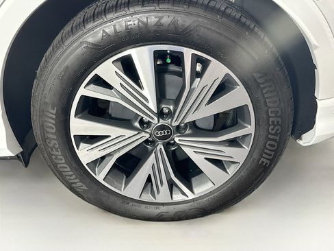 Used 2023 Audi Q4 e-tron Premium Plus w/ Premium Plus image 11