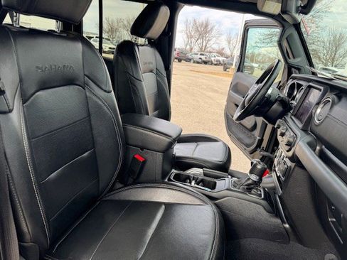 Used 2020 Jeep Wrangler Unlimited Sahara image 34